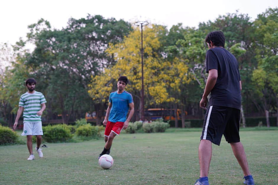 how many days a week should a soccer player train